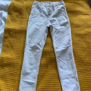 Madewell White “Curvy High-Rise Skinny Crop” jeans